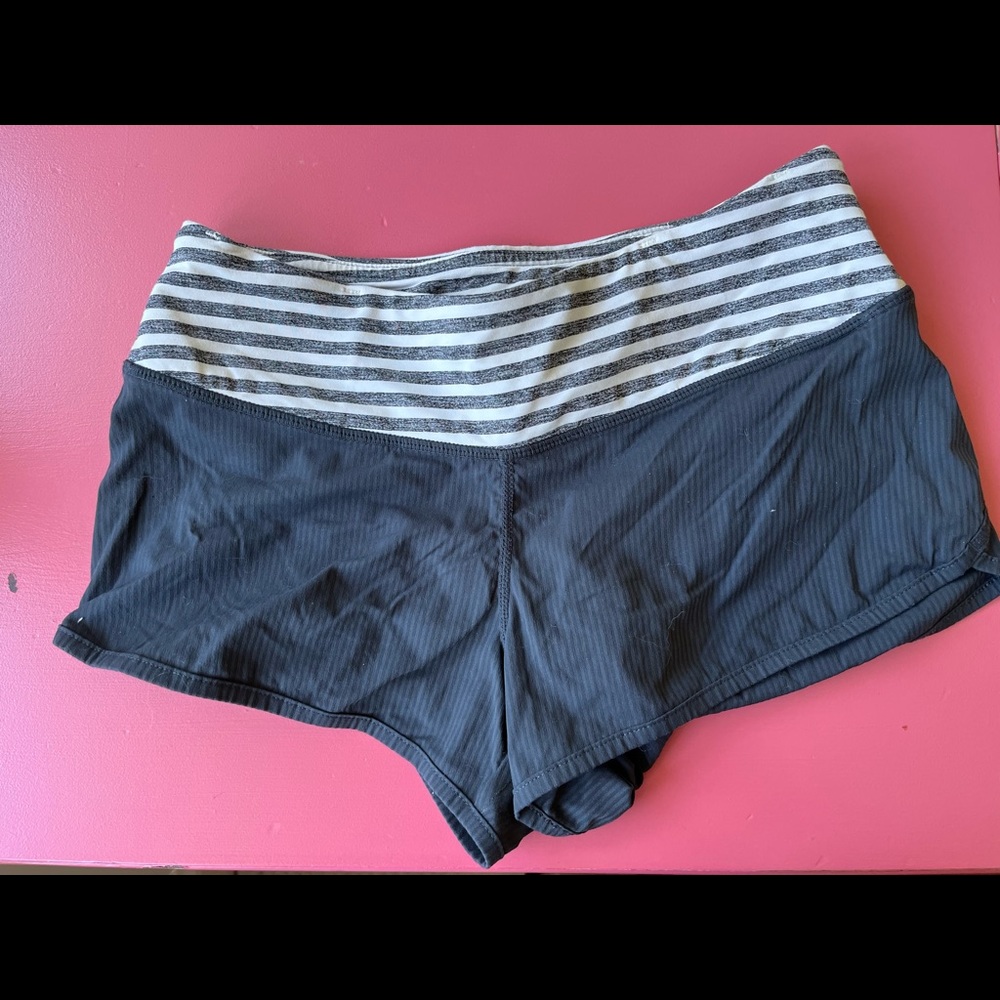 Striped dark grey Lululemon speed up shorts 2.5”